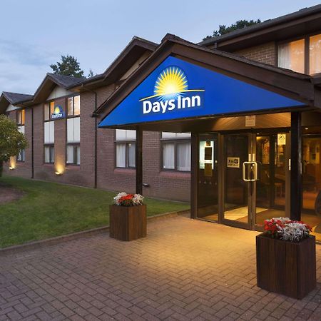 Days Inn Тонтън Екстериор снимка